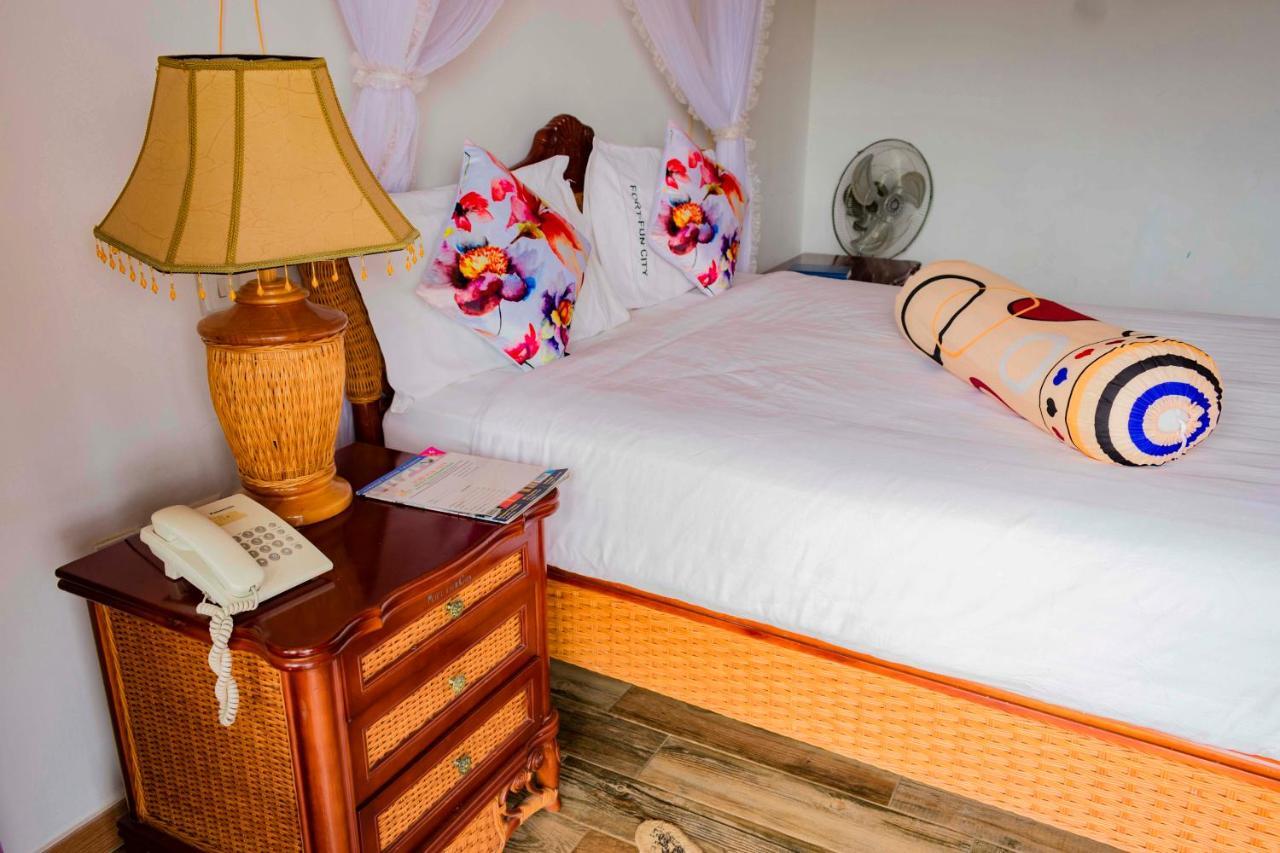 Fort Fun City Hotel Fort Portal Buitenkant foto