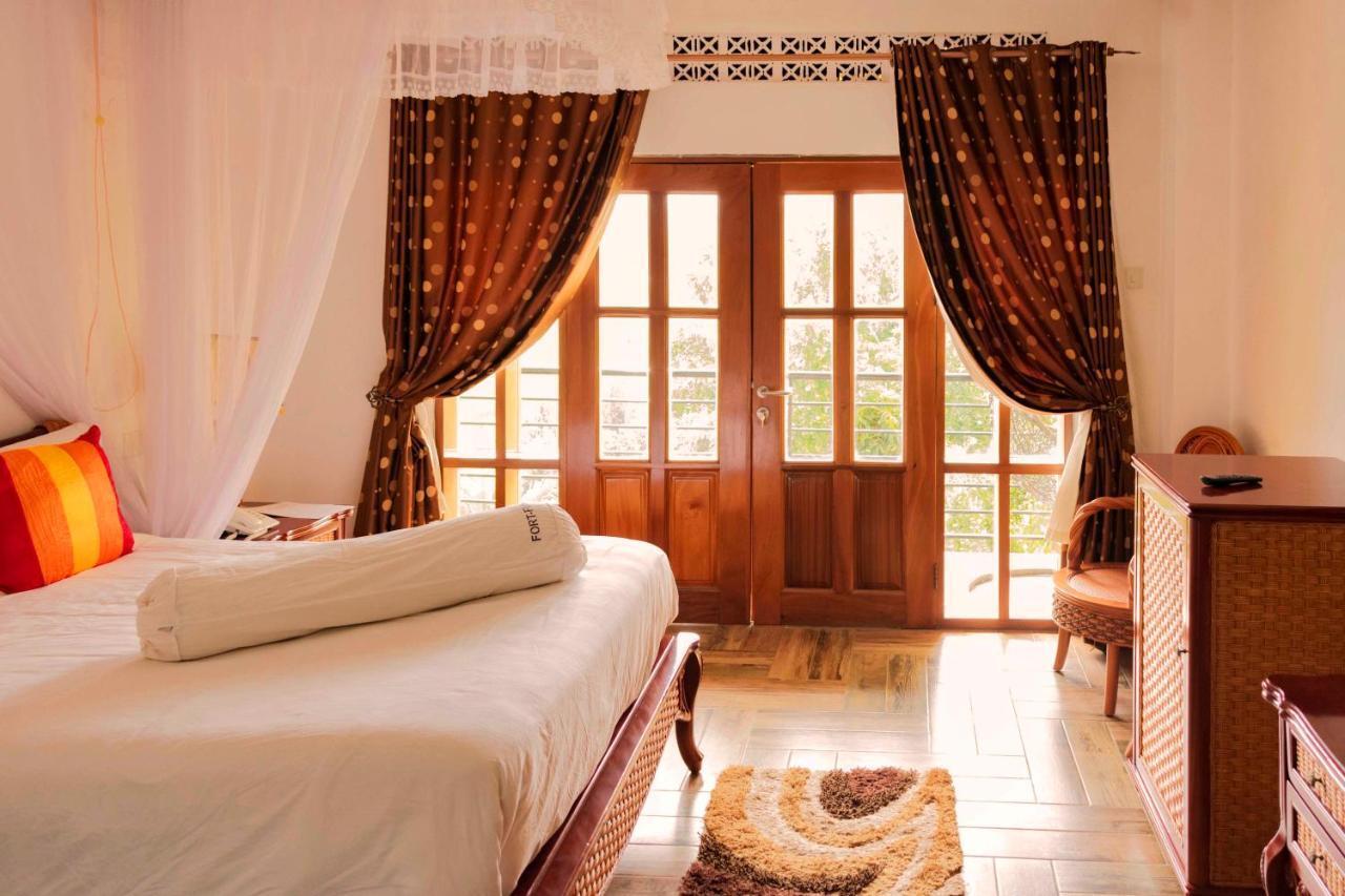 Fort Fun City Hotel Fort Portal Buitenkant foto