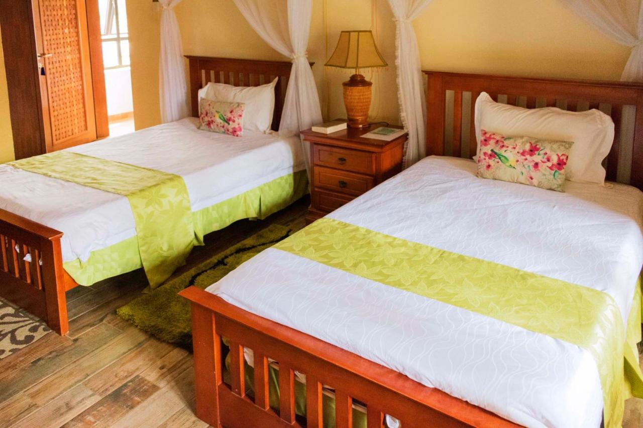 Fort Fun City Hotel Fort Portal Buitenkant foto