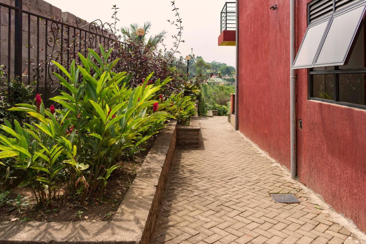 Fort Fun City Hotel Fort Portal Buitenkant foto