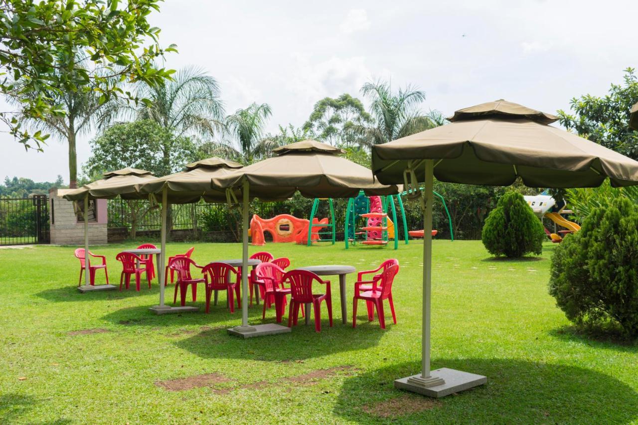 Fort Fun City Hotel Fort Portal Buitenkant foto