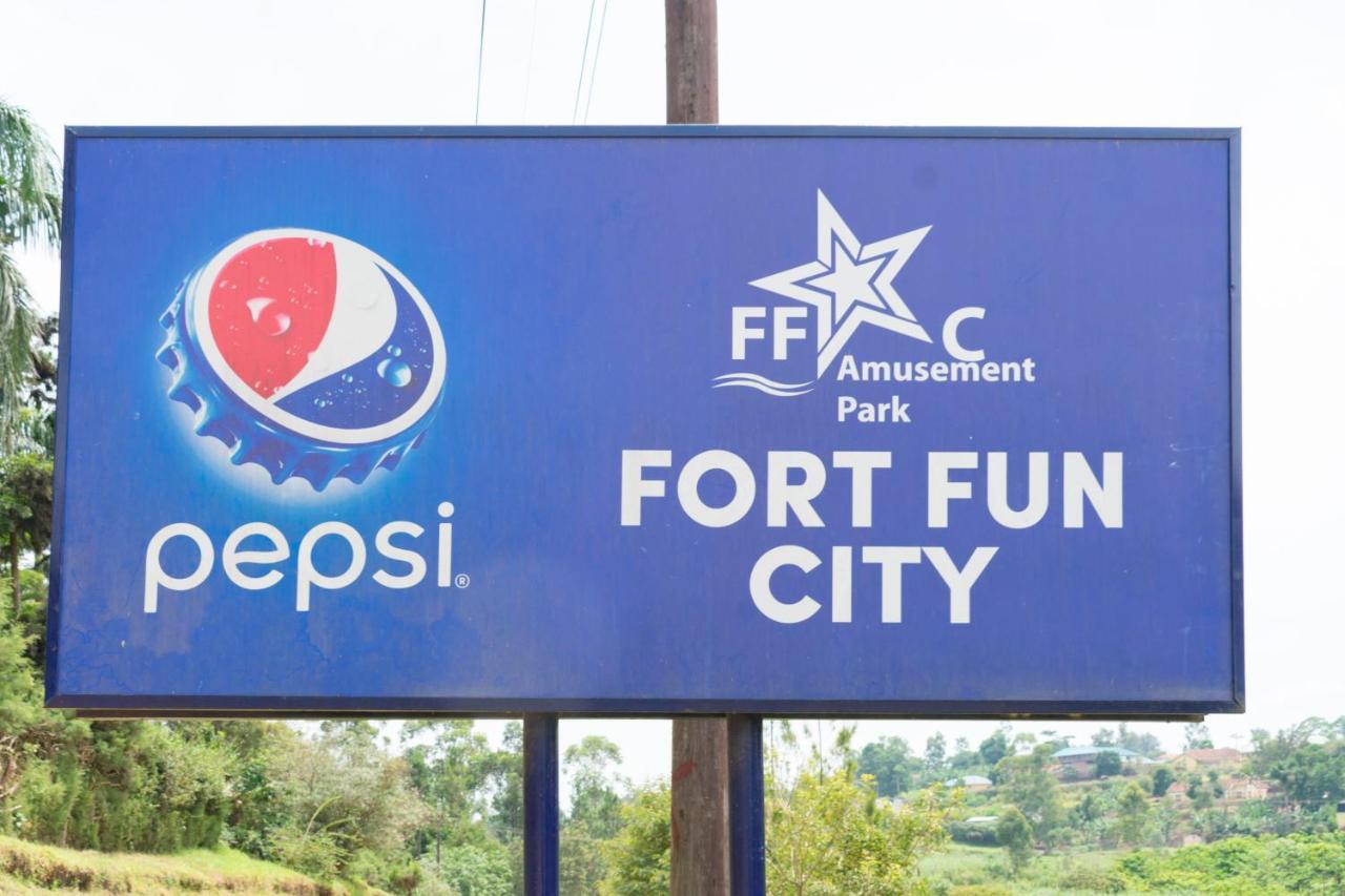 Fort Fun City Hotel Fort Portal Buitenkant foto